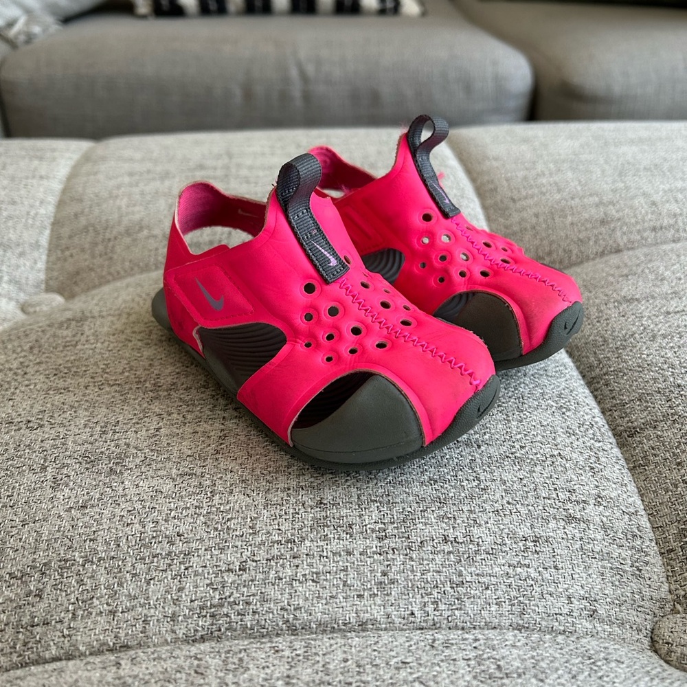 Nike Kids Fuchsia Water Shoes
